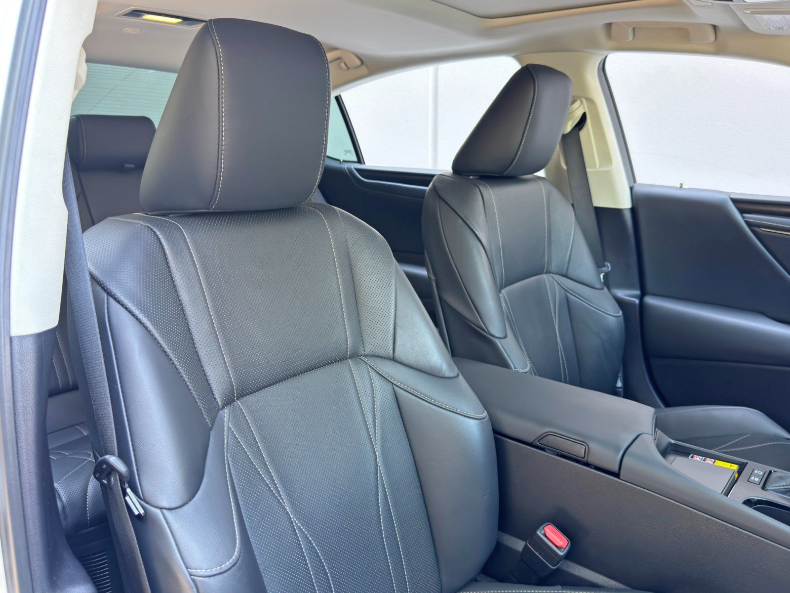 Used 2024 Lexus ES 300h w/ Accessory Package (Z2) FWD image 41