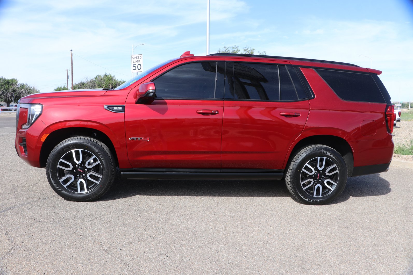 Used 2024 GMC Yukon AT4 w/ Technology Package AWD/4WD image 4