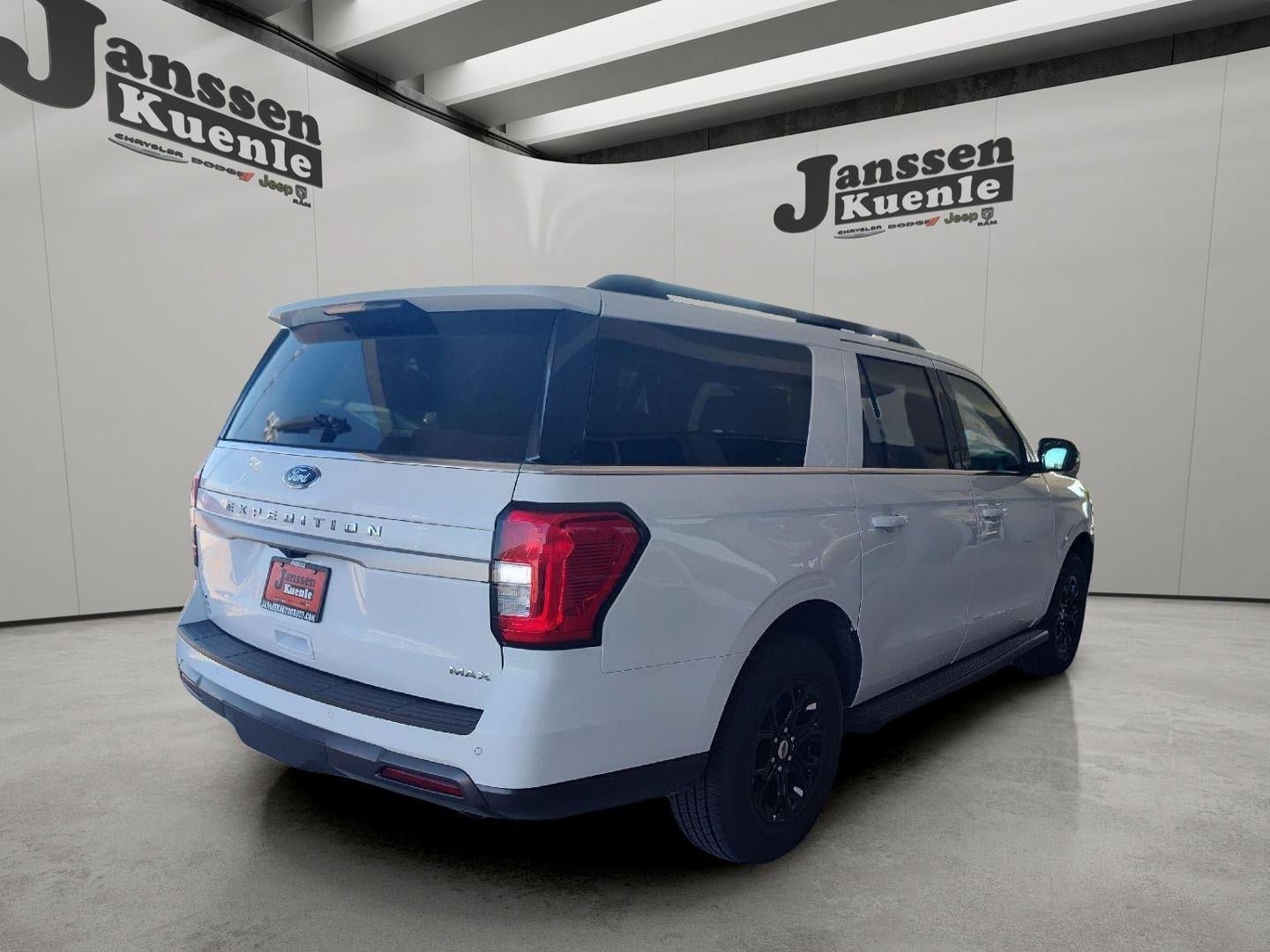 Used 2024 Ford Expedition Max XLT AWD/4WD image 3
