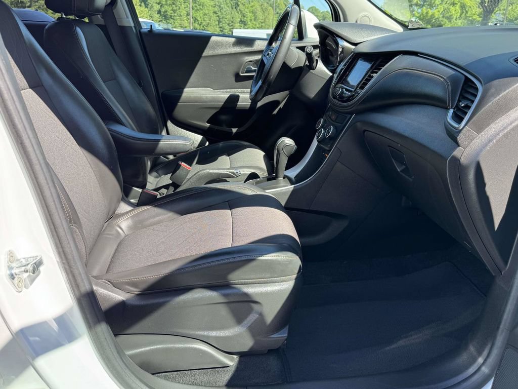 Used 2020 Chevrolet Trax LT w/ LT Convenience Package FWD image 15