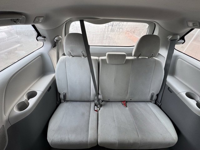 Used 2014 Toyota Sienna L image 16