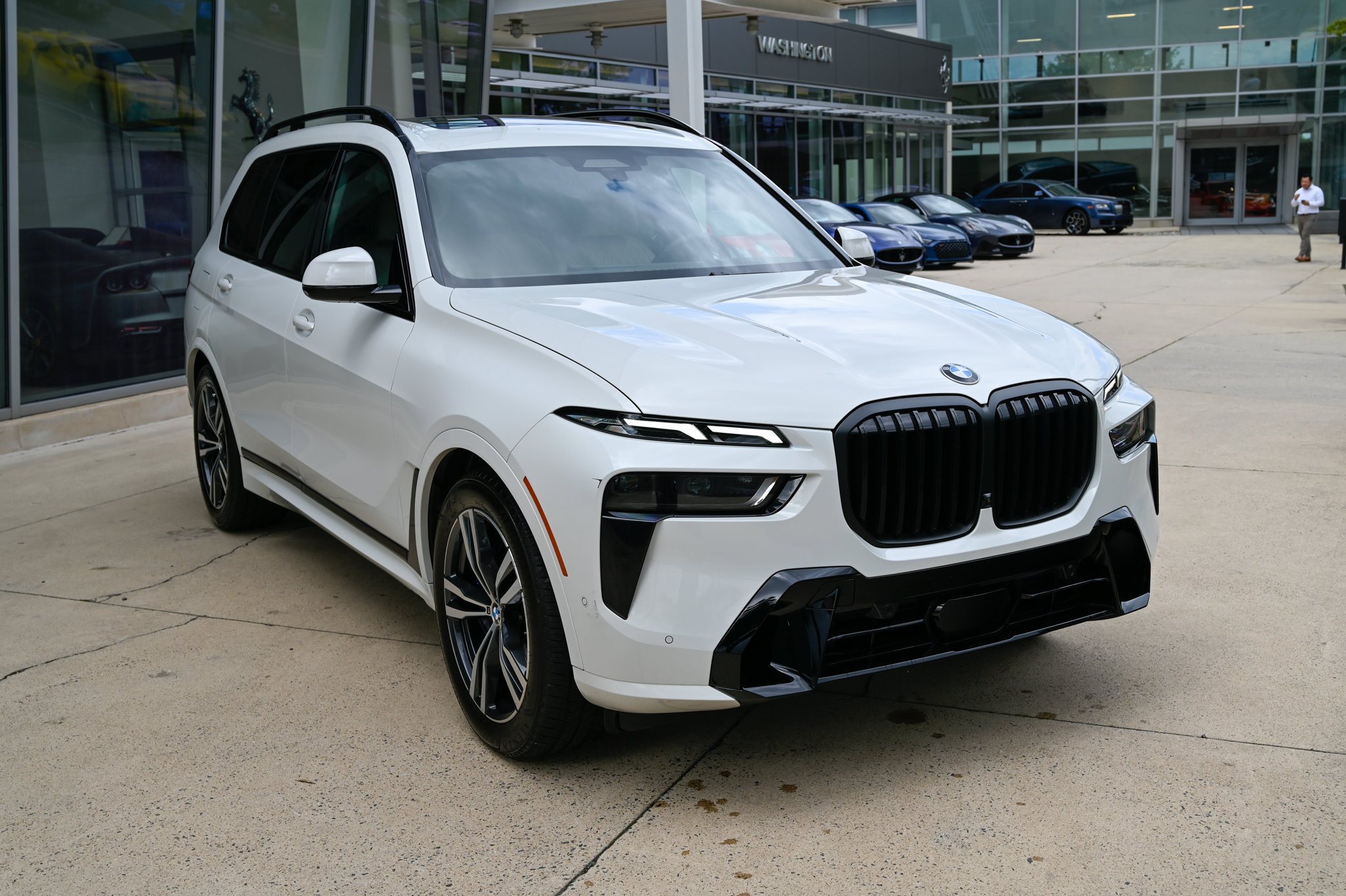 Used 2023 BMW X7 xDrive40i w/ Executive Package AWD/4WD image 3