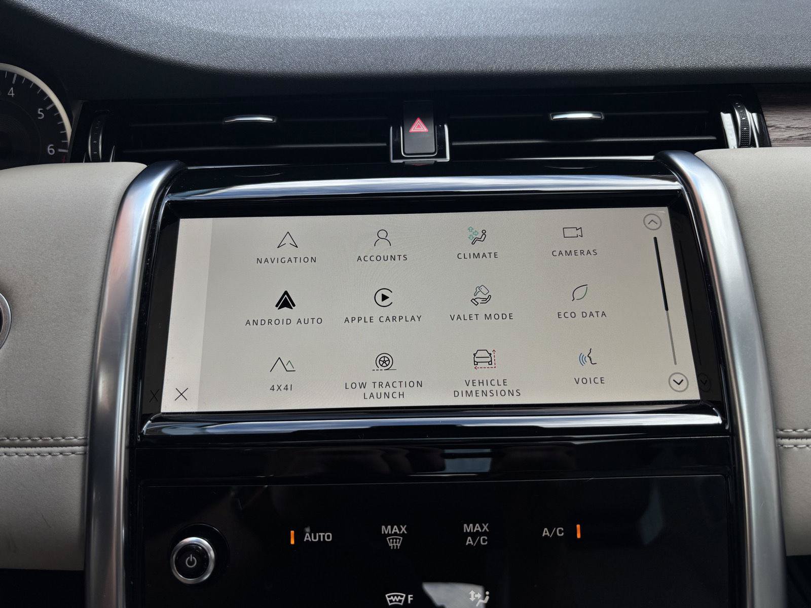 Used 2023 Land Rover Discovery Sport SE AWD/4WD image 19