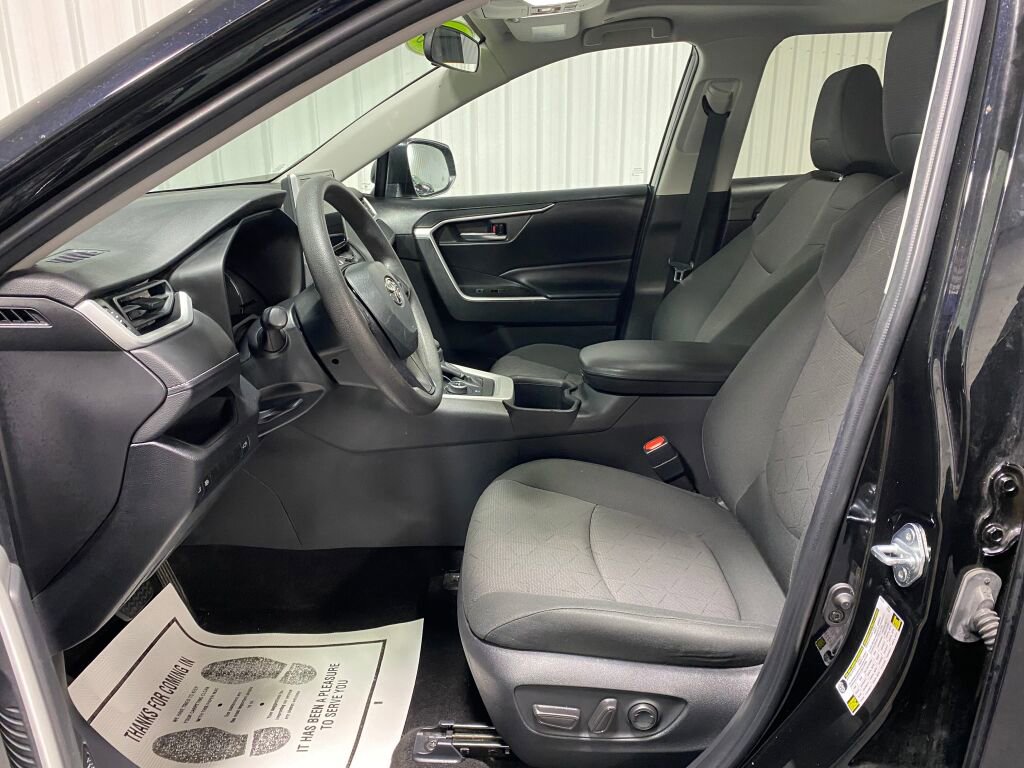 Used 2023 Toyota RAV4 XLE image 5