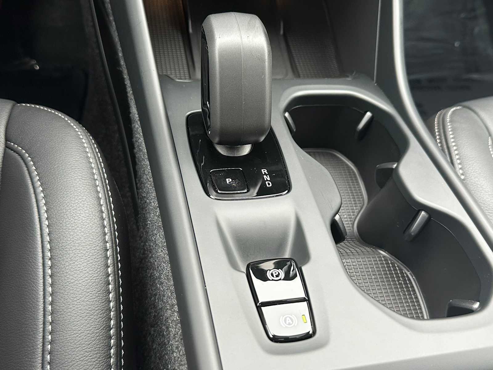 Used 2025 Volvo XC40 B5 Core w/ Protection Package Premier image 31