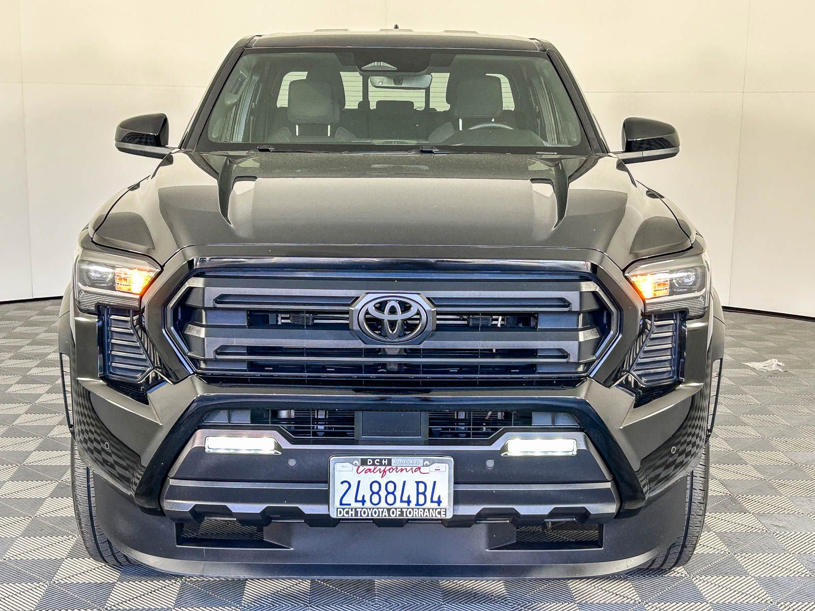 Used 2024 Toyota Tacoma SR5 image 1