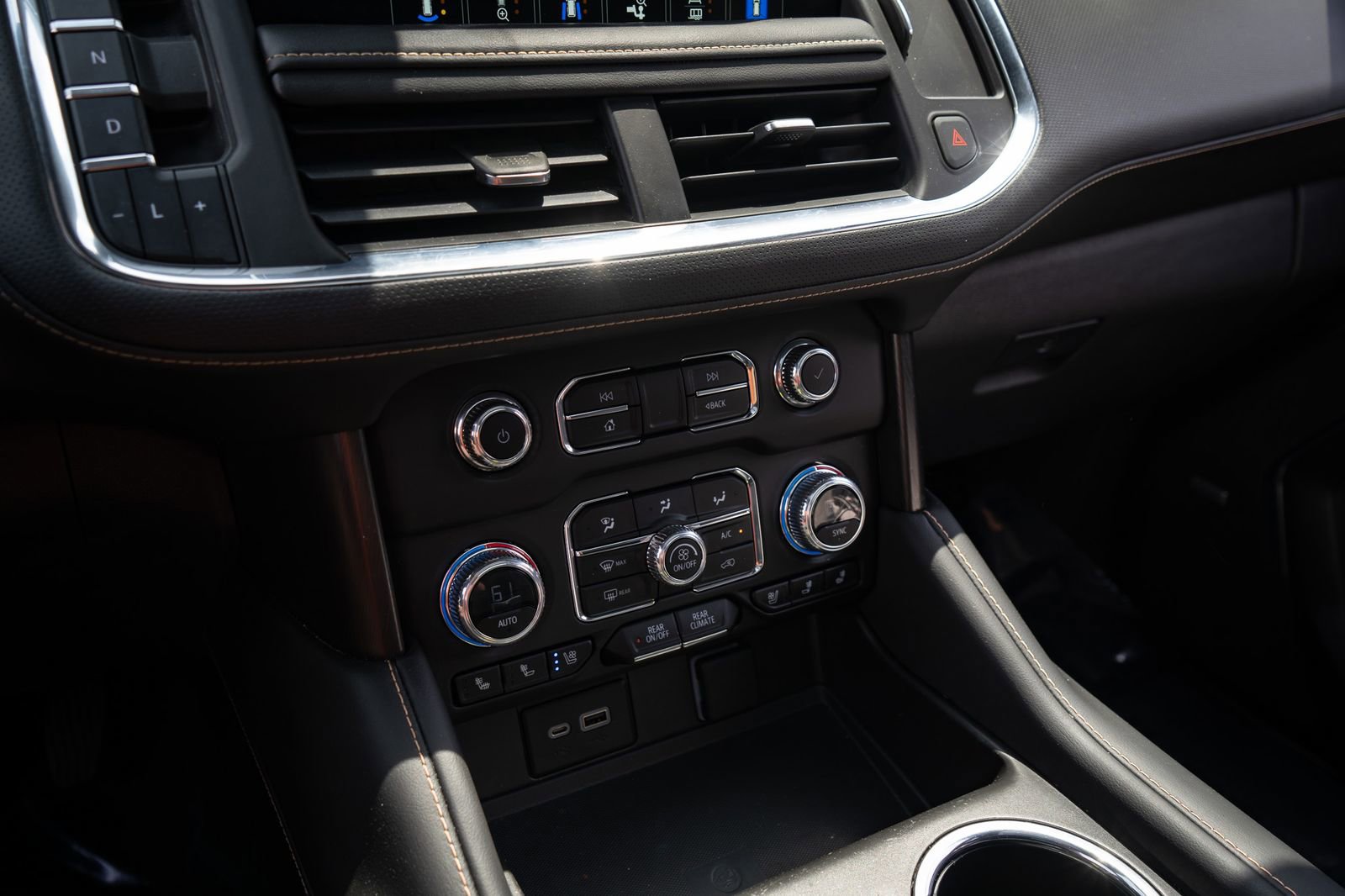 Used 2023 GMC Yukon AT4 w/ AT4 Premium Package AWD/4WD image 27