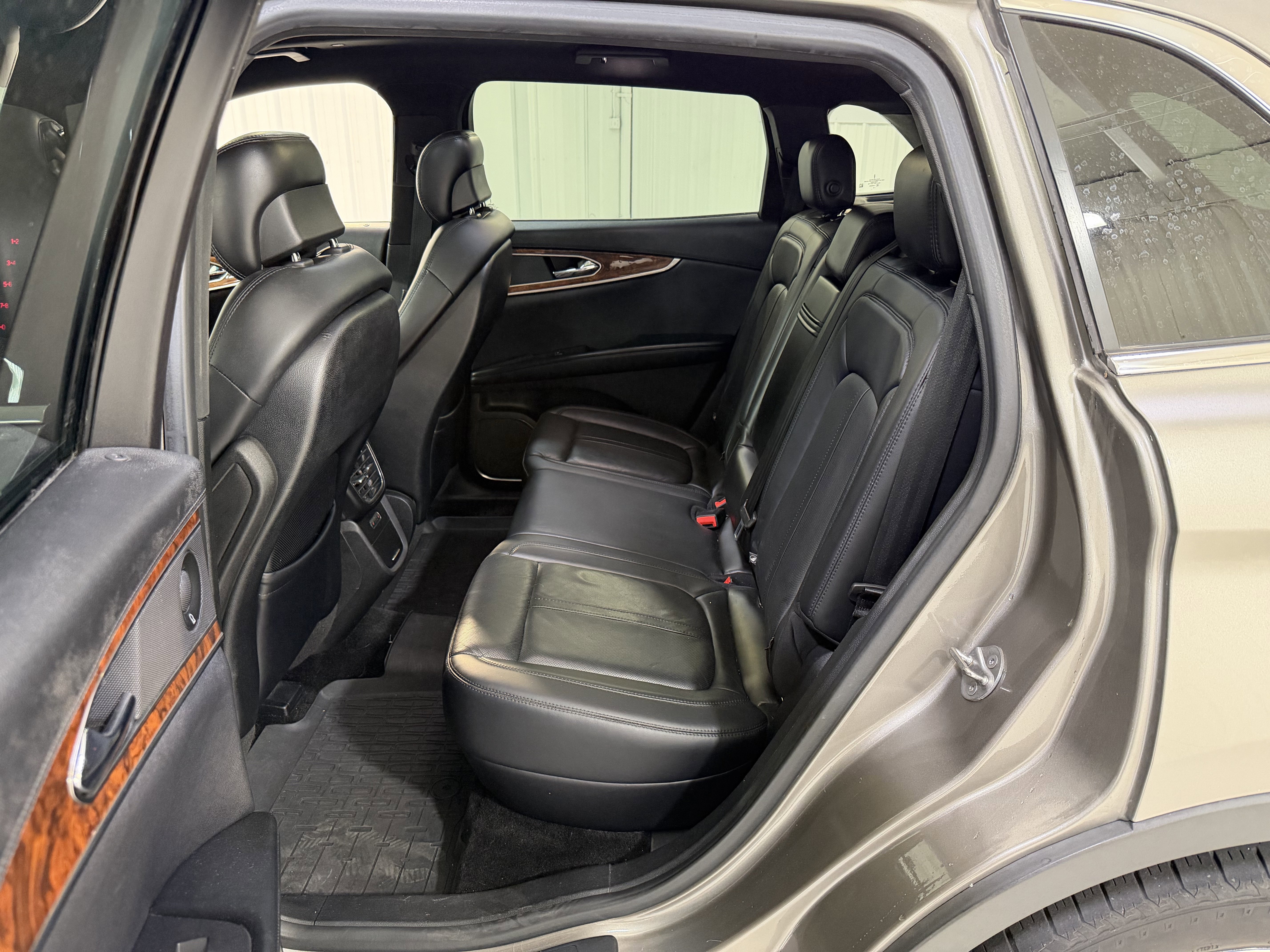 Used 2017 Lincoln MKX Reserve w/ Driver Assistance Package image 14