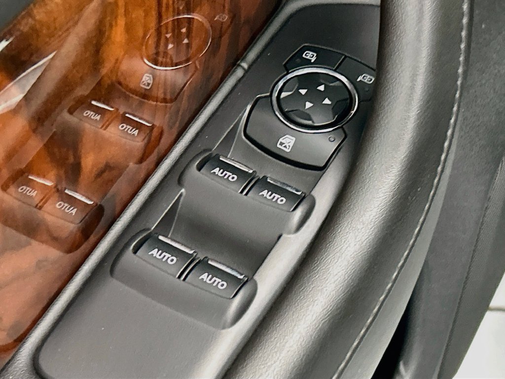 Used 2015 Lincoln MKS AWD w/ Equipment Group 201A image 22