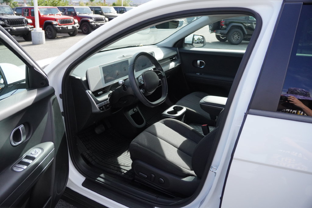 Used 2024 Hyundai Ioniq 5 SE RWD image 28