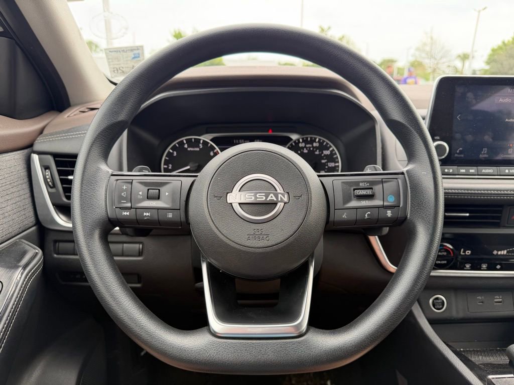 Used 2023 Nissan Rogue SV image 10