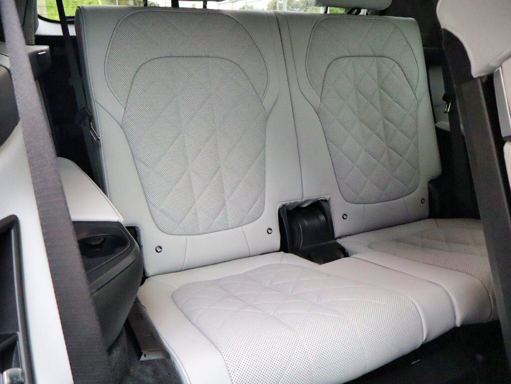 Used 2025 BMW X7 xDrive40i w/ M Sport Package AWD/4WD image 44