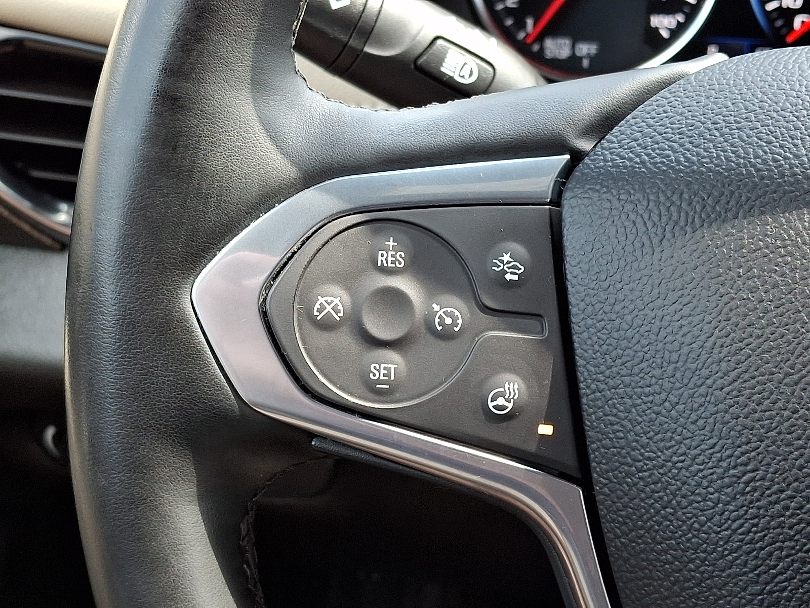 Certified 2023 Chevrolet Traverse Premier FWD image 24