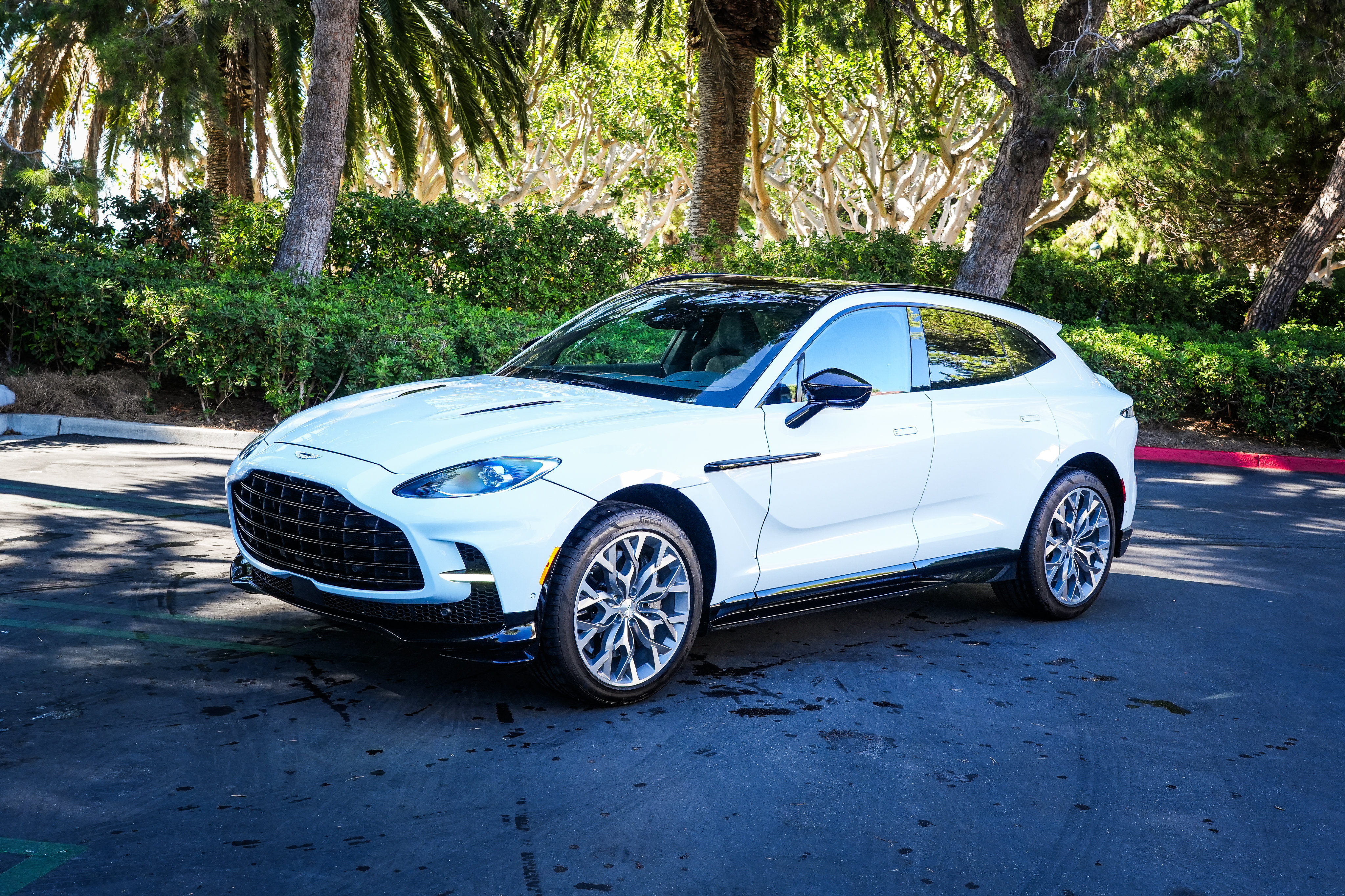 Used 2023 Aston Martin DBX 707 AWD/4WD image 2