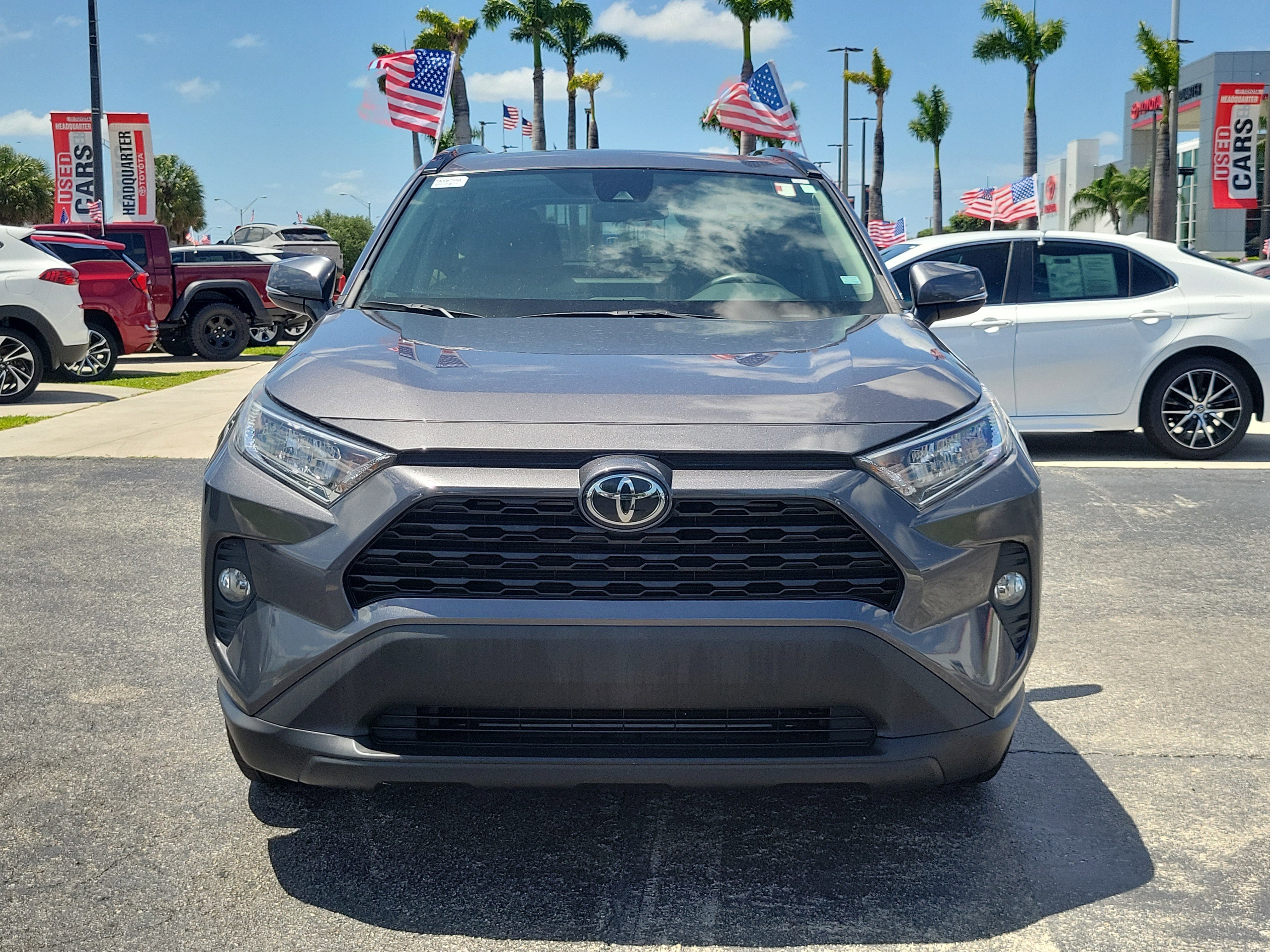 Used 2021 Toyota RAV4 XLE w/ Convenience Package FWD image 4