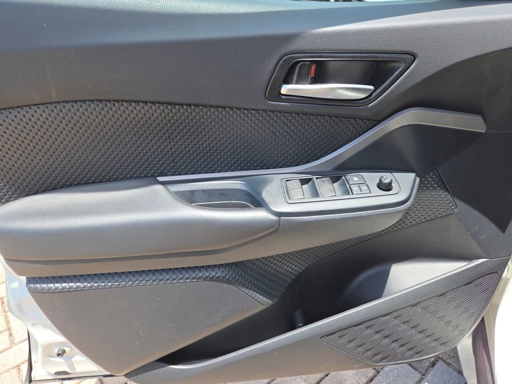 Used 2021 Toyota C-HR LE FWD image 27
