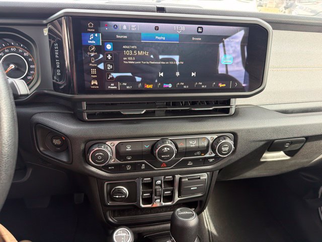 Used 2025 Jeep Gladiator Sport AWD/4WD image 17