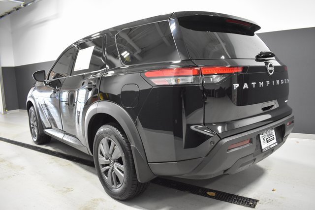 Certified 2024 Nissan Pathfinder S image 3