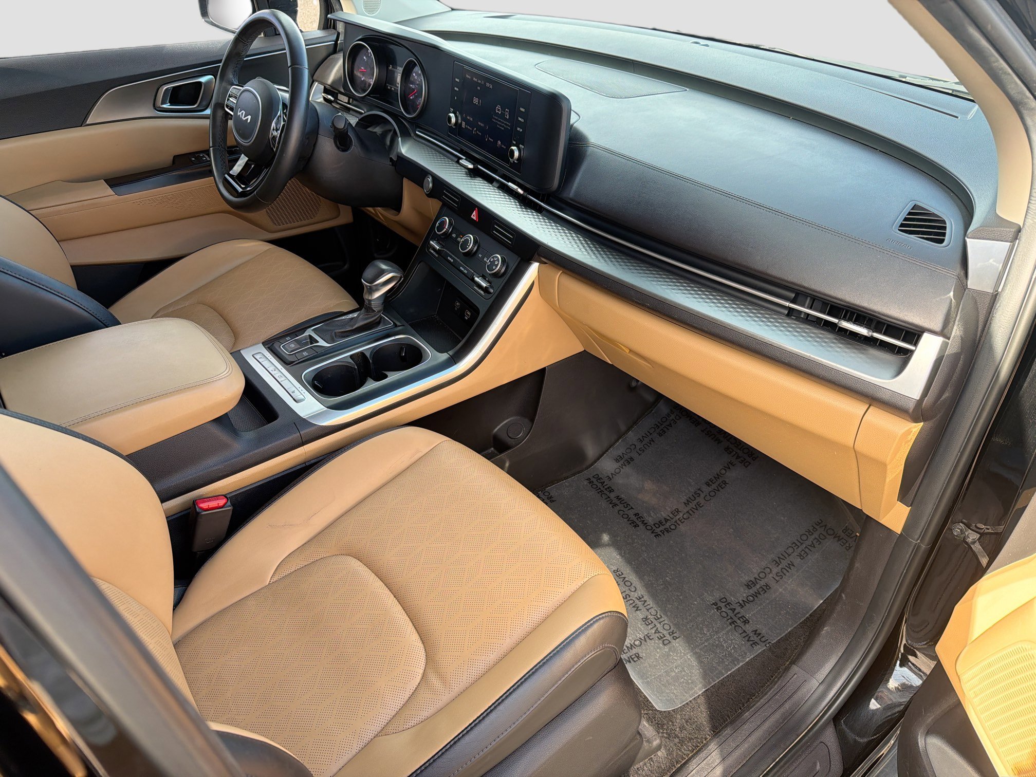 Used 2023 Kia Carnival LX image 13