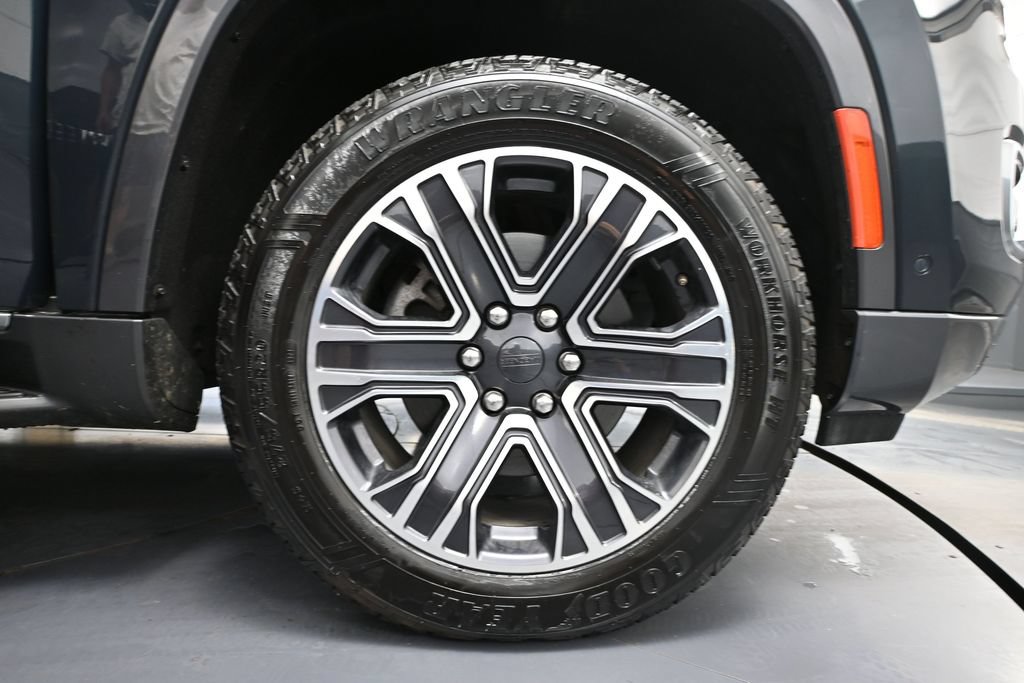 Used 2022 Jeep Wagoneer Series III AWD/4WD image 15