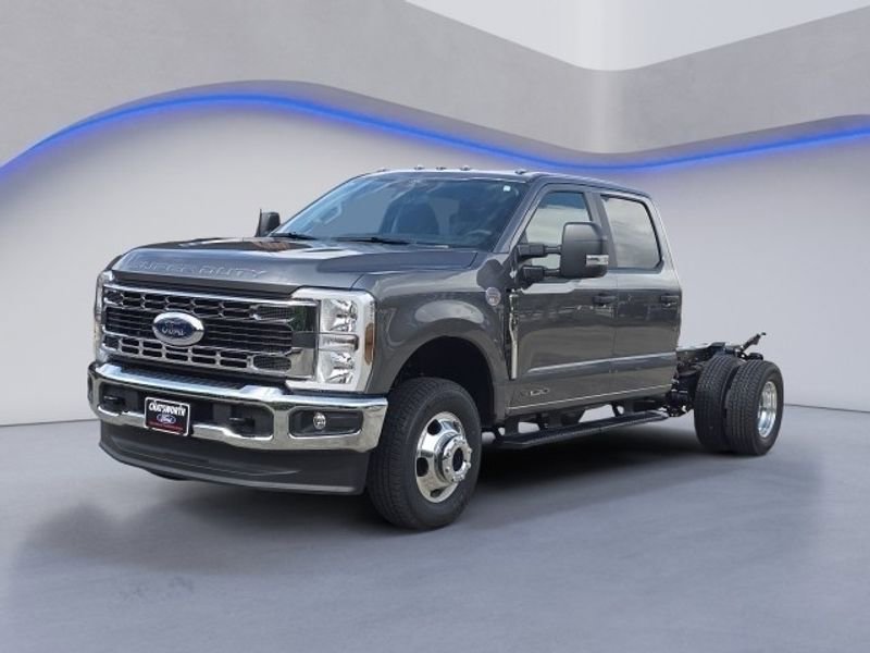 New 2025 Ford F350 XL w/ XL Chrome Package image 5