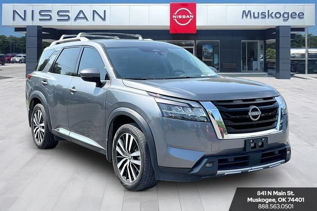 Used 2023 Nissan Pathfinder Platinum FWD video 1
