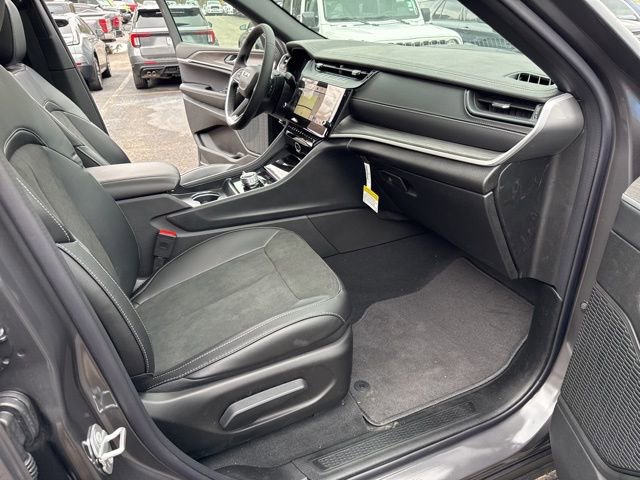 Used 2026 Jeep Grand Cherokee Altitude image 28