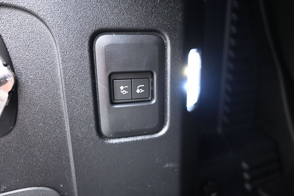 New 2026 Land Rover Defender 90 X-Dynamic SE AWD/4WD image 16