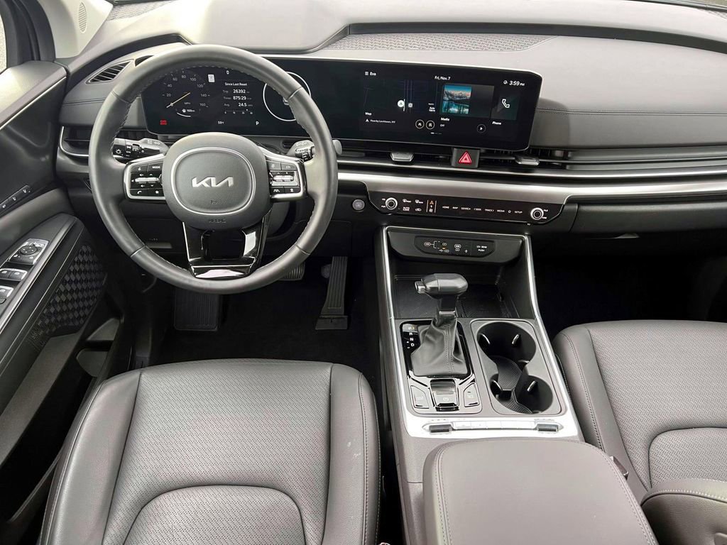 Used 2025 Kia Carnival SX Prestige image 12