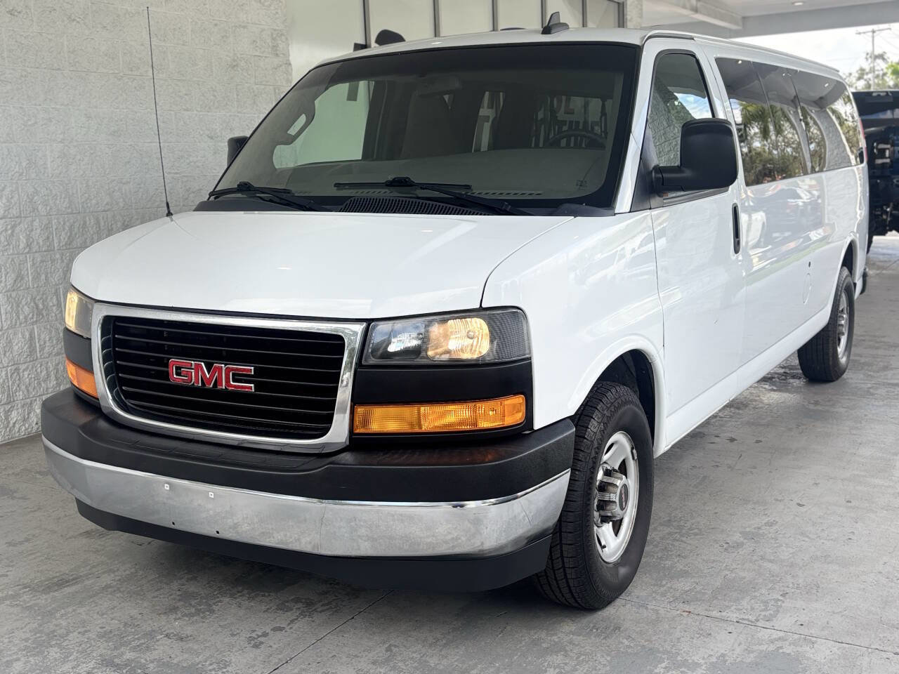 Used 2018 GMC Savana 3500 LT w/ LT Preferred Equipment Group RWD image 2