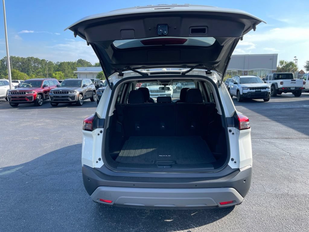 Used 2023 Nissan Rogue SV AWD/4WD image 12
