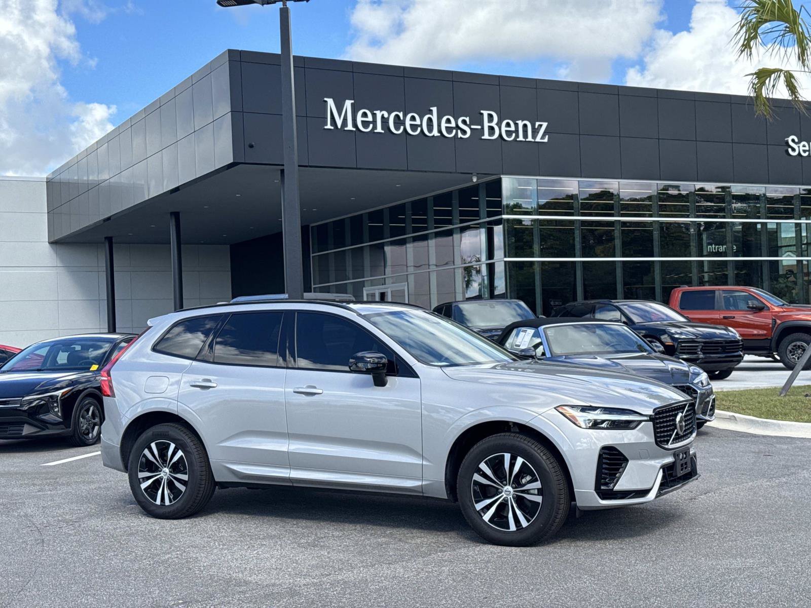 Used 2025 Volvo XC60 T8 Core w/ Protection Package Premier AWD/4WD image 1