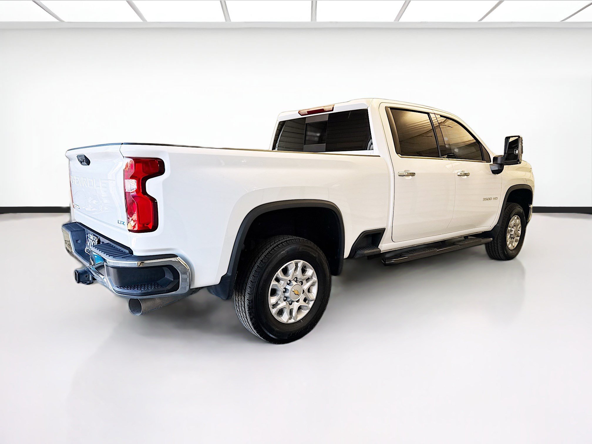 Used 2022 Chevrolet Silverado 3500 LTZ w/ LTZ Convenience Package AWD/4WD image 4