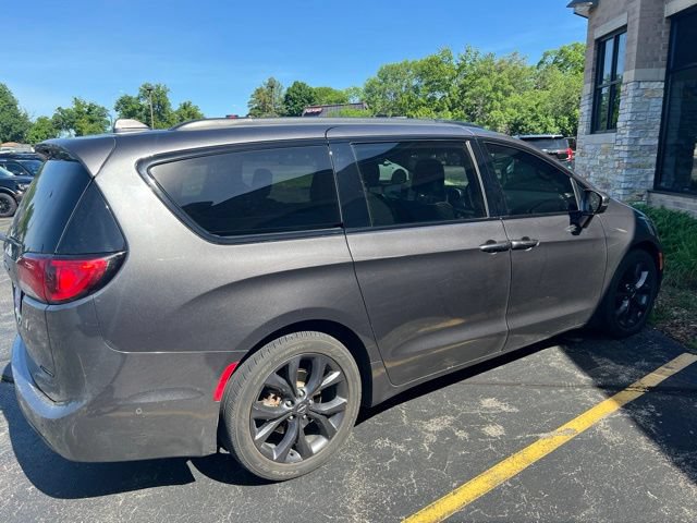 Used 2019 Chrysler Pacifica Limited w/ Advanced Safetytec Group FWD image 6