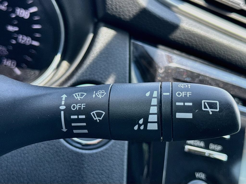 Used 2014 Nissan Rogue SV FWD image 14
