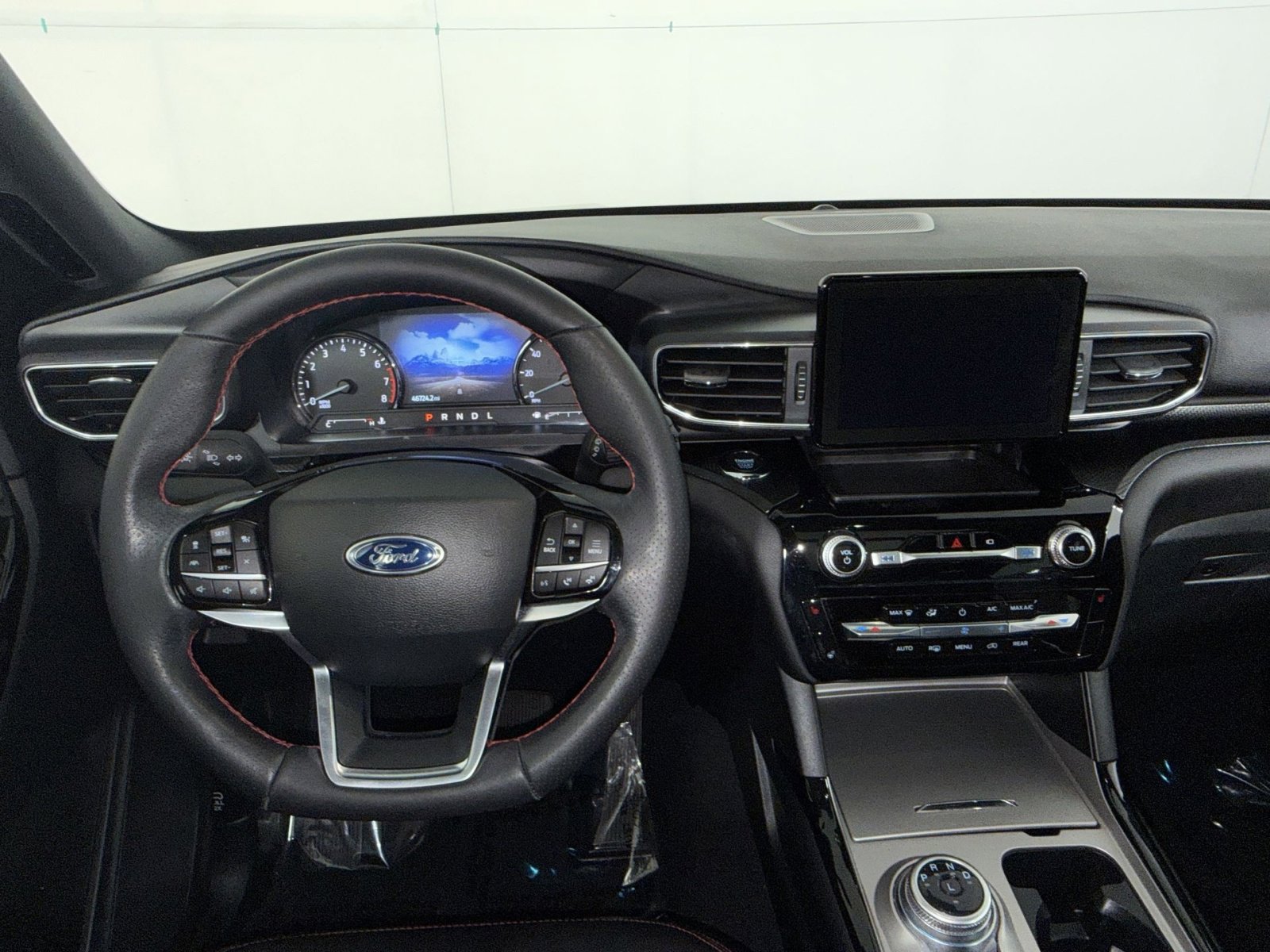 Used 2023 Ford Explorer ST-Line w/ Class IV Trailer Tow Package AWD/4WD image 16