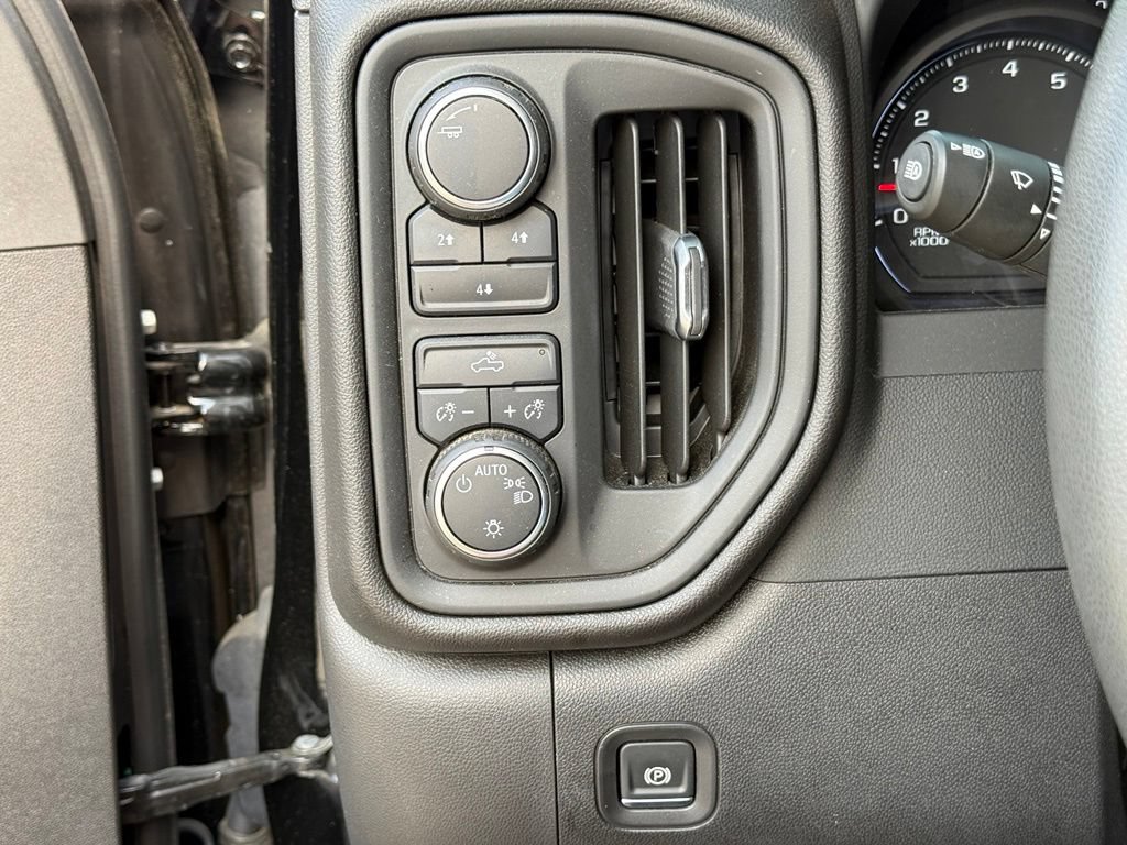 Used 2024 Chevrolet Silverado 2500 Custom AWD/4WD image 19