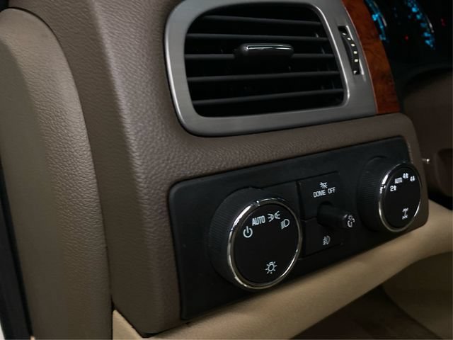 Used 2013 Chevrolet Avalanche LTZ AWD/4WD image 24