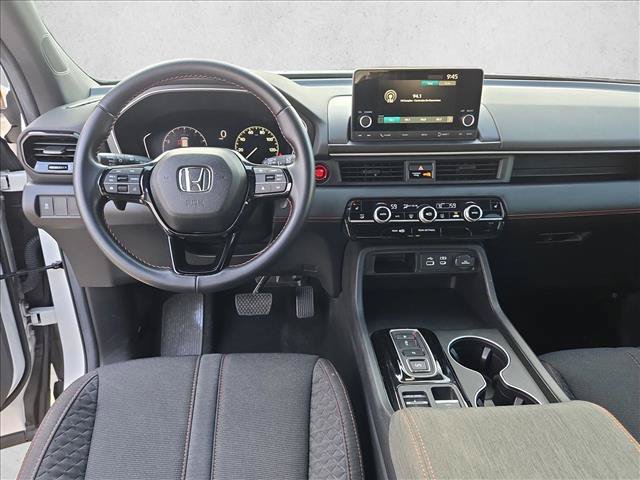 Used 2025 Honda Pilot Sport image 16
