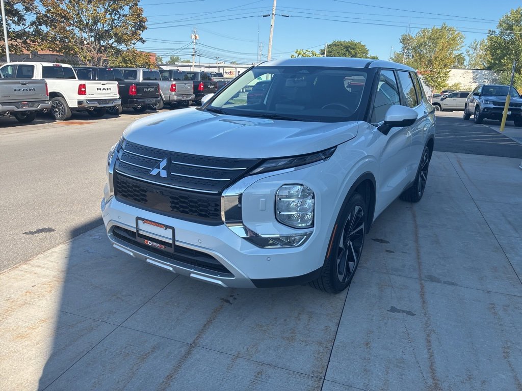 Used 2024 Mitsubishi Outlander SE image 5