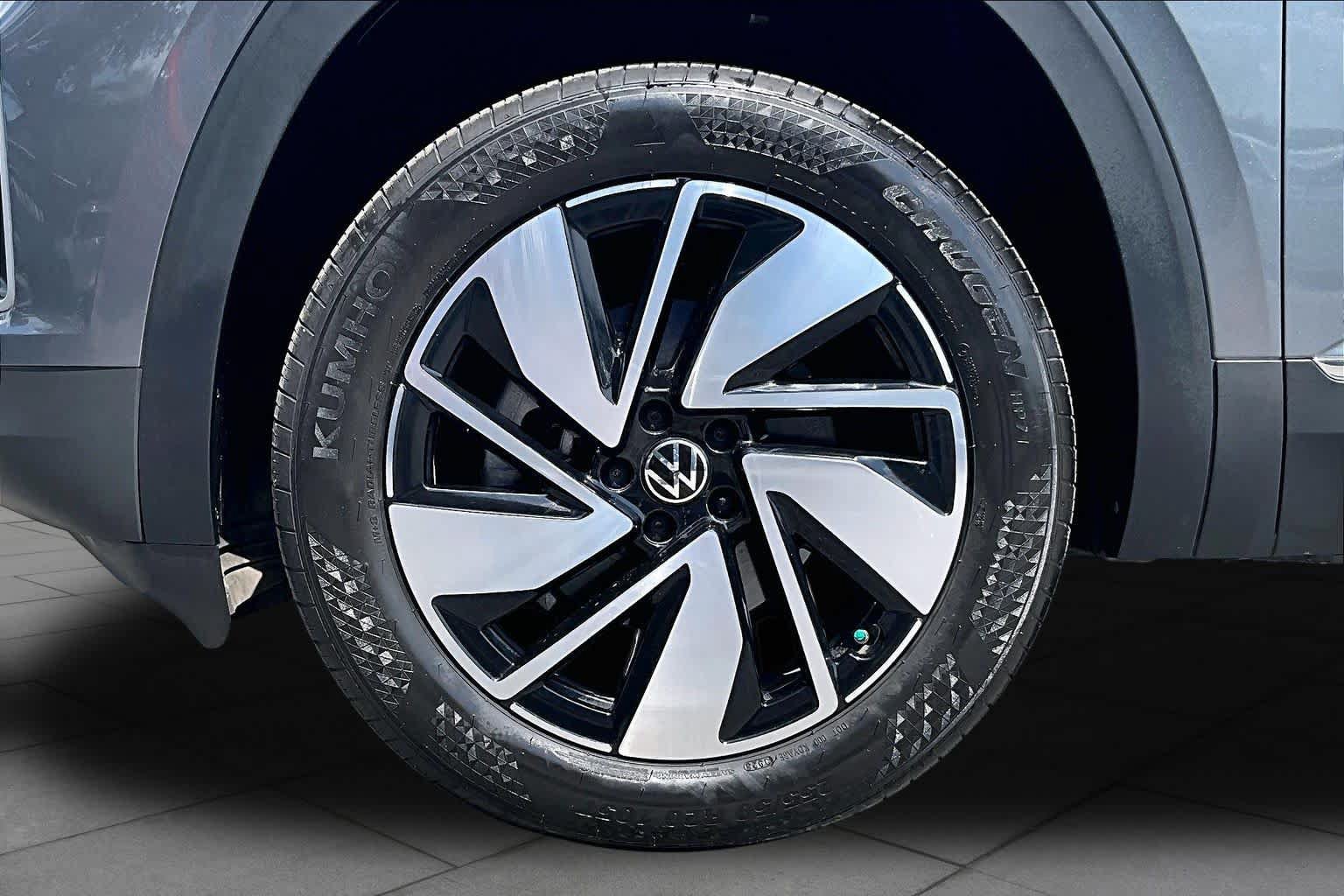 Used 2024 Volkswagen Atlas SEL AWD/4WD image 11