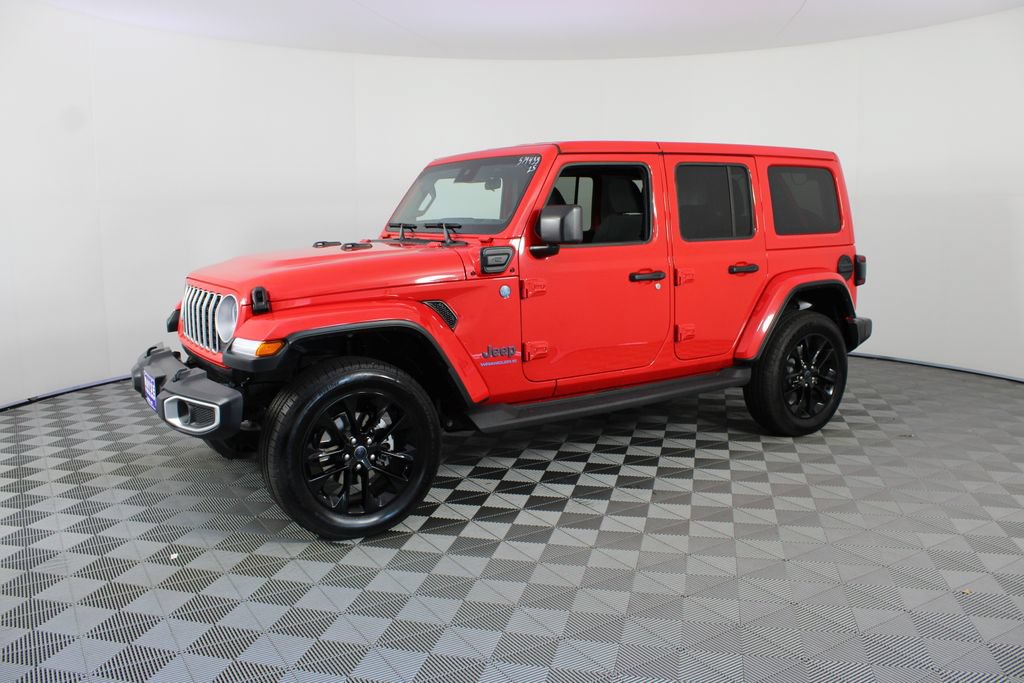 Used 2025 Jeep Wrangler Unlimited Sahara AWD/4WD image 2