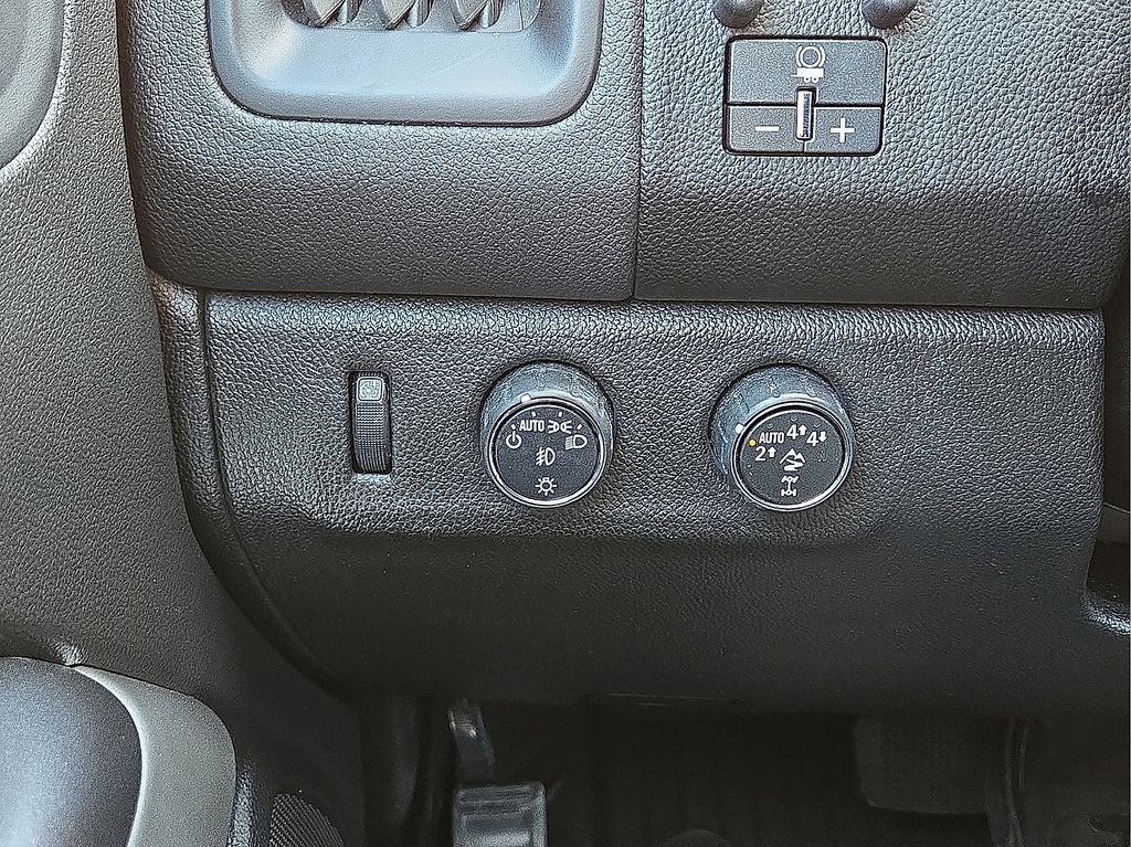Used 2020 Chevrolet Colorado ZR2 w/ Colorado ZR2 Bison Edition image 25
