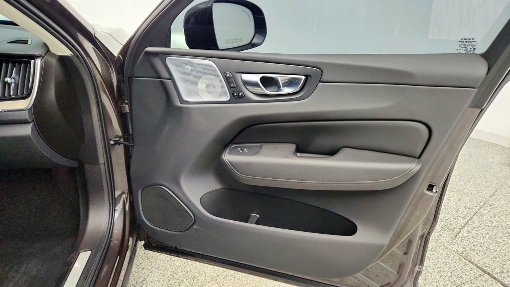 Used 2022 Volvo XC60 T8 Inscription w/ Advanced Package AWD/4WD image 27