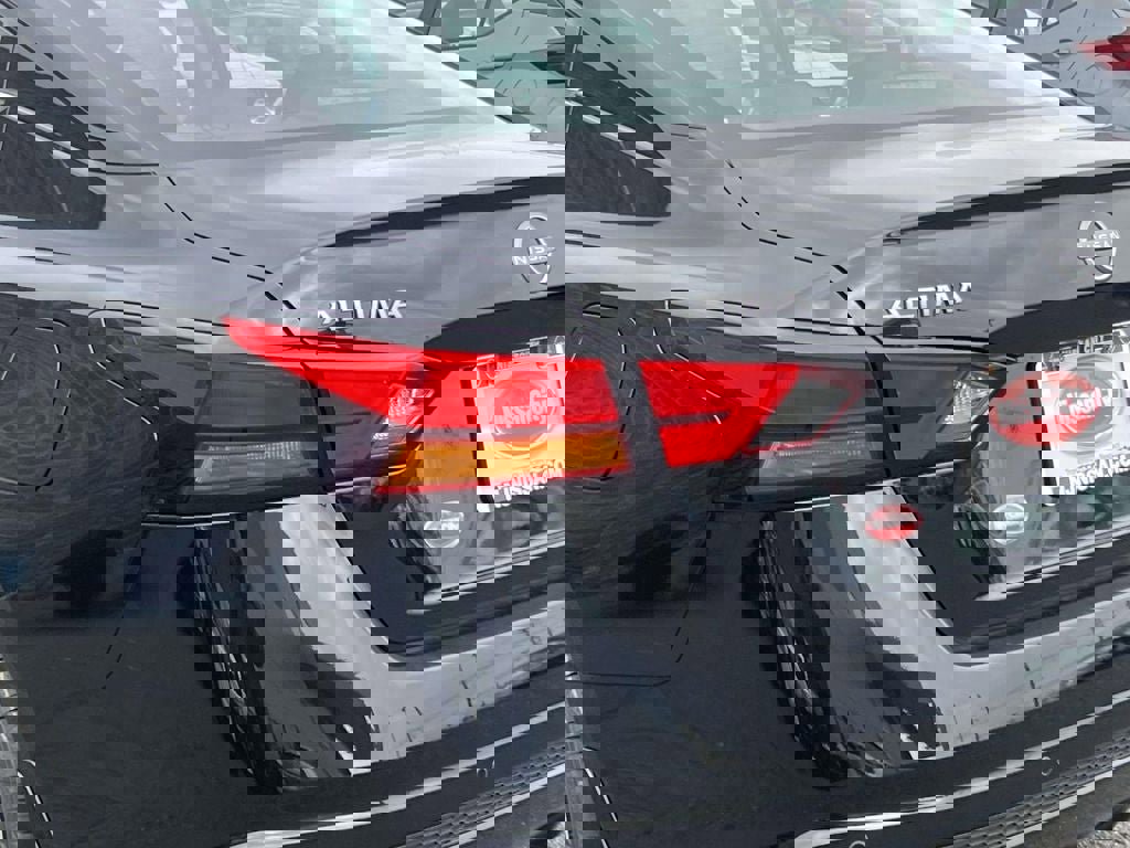 New 2025 Nissan Altima 2.5 SR image 9