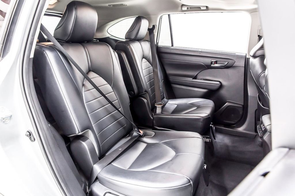 Used 2021 Toyota Highlander XLE image 34