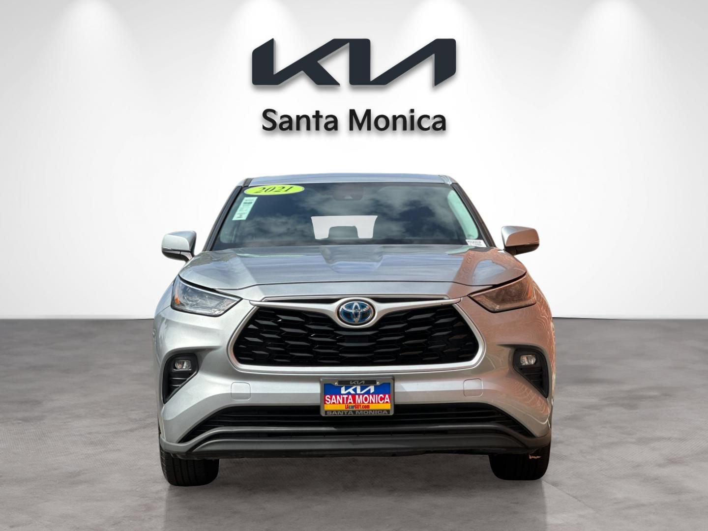 Used 2021 Toyota Highlander LE AWD/4WD image 9