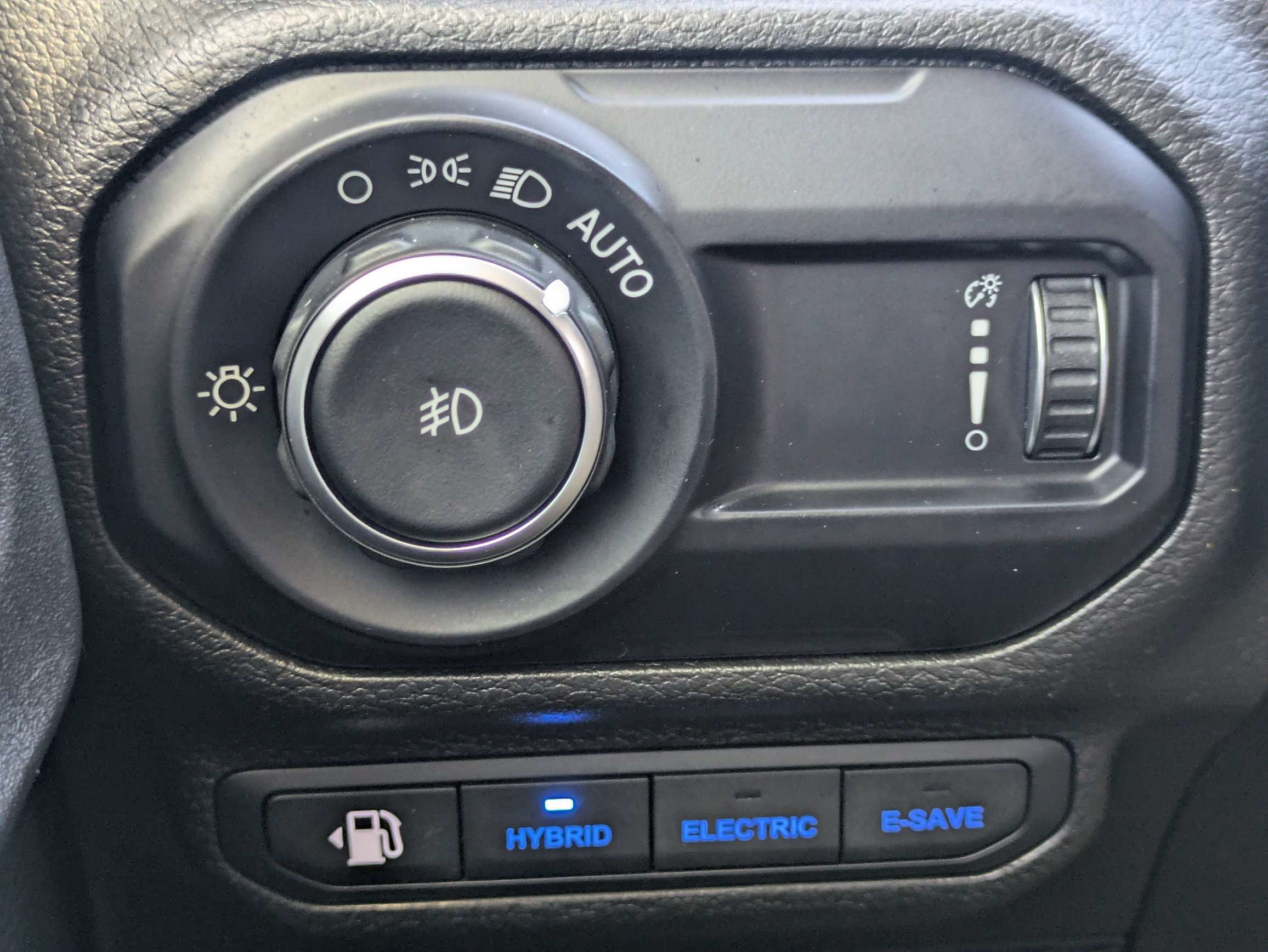 Used 2023 Jeep Wrangler Unlimited Sahara w/ Cold Weather Group AWD/4WD image 29