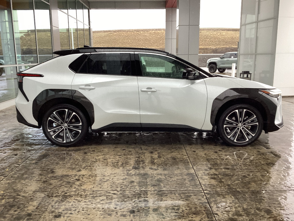 Used 2023 Toyota bZ4X Limited image 10