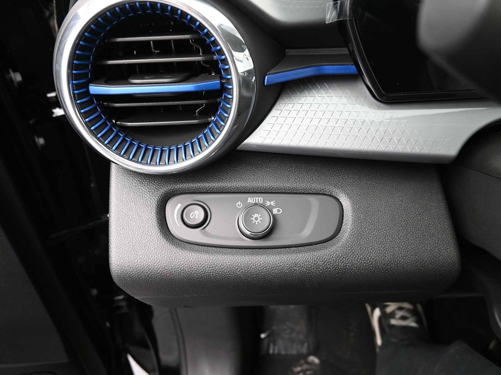 New 2026 Chevrolet Trax LT w/ LT Convenience Package image 10
